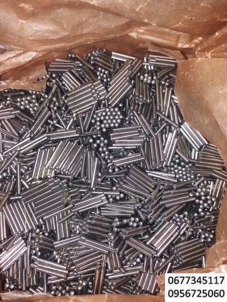 Ролики игольчатые ГОСТ 6870-81 2х13,8	А5	ГОСТ 6870-81	3040 штук в кг	иглоролики
Ролики игольчатые — это детали, которые могут поставляться как отдельно, так и входить в состав более сложной продукции, например, роликовых подшипников. Представляют собой цилиндрические изделия, имеющие значительное соотношение длины к диаметру. Наиболее часто используются в подшипниках, имеющих ограничения по габаритам в радиальном направлении. Исполнение А подразумевает сферическую форму торца, исполнение B — плоскую. Ролики A имеют скруглённый профиль на концах, что позволяет уменьшить напряжения, вызывающие повреждения деталей. Типоразмеры и допуски данной продукции зафиксированы в ГОСТ 6870. Выпускается продукция нескольких степеней точности. Ролики игольчатые поставляются в коробках, содержащих один типоразмер, выполненный с одной определённой степенью допуска. Основные параметры роликов игольчатых по ГОСТ 6870-81 шарики ролики иглоролики
